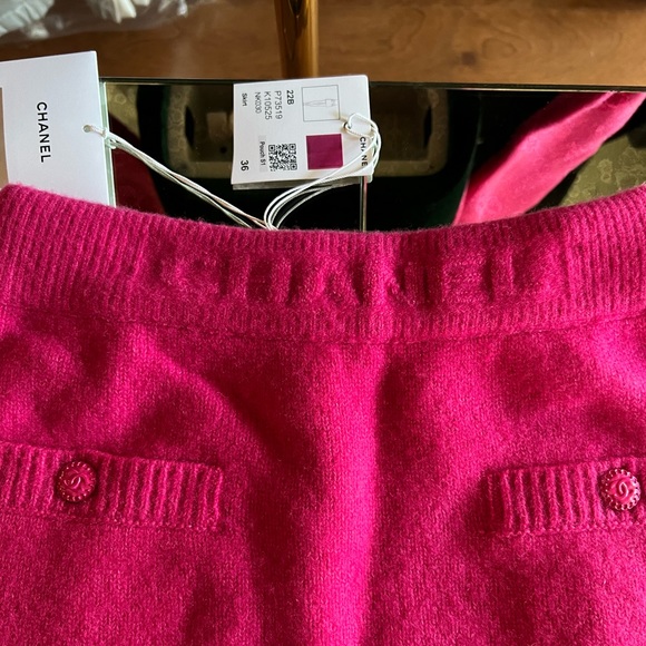 NWT AUTHENTIC CHANEL 22B knitted Fuchsia Skirt size 36 - Picture 7 of 9